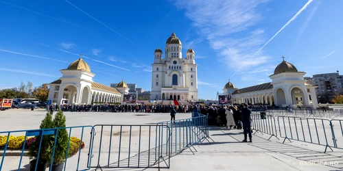 Coadă la Catedrală FOTO Basilica