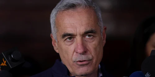 Candidatul independent Călin Georgescu face declarații de presă, în Izvorani, județul Ilfov. FOTO Inquam Photos / Octav Ganea