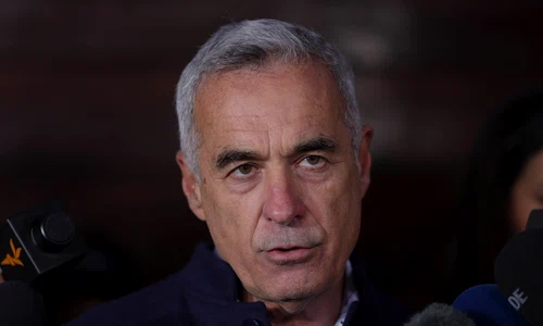 Candidatul independent Călin Georgescu face declarații de presă, în Izvorani, județul Ilfov. FOTO Inquam Photos / Octav Ganea