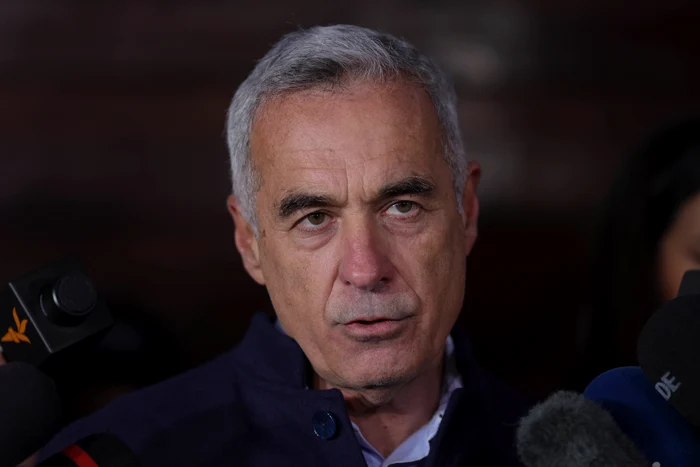 Candidatul independent Călin Georgescu face declarații de presă, în Izvorani, județul Ilfov. FOTO Inquam Photos / Octav Ganea