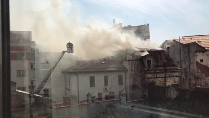 
    Incendiu în Capitlă. O persoană a decedatăFoto DigiVOX  