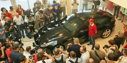Noul Ferrari Four costă 220.000 de euro 