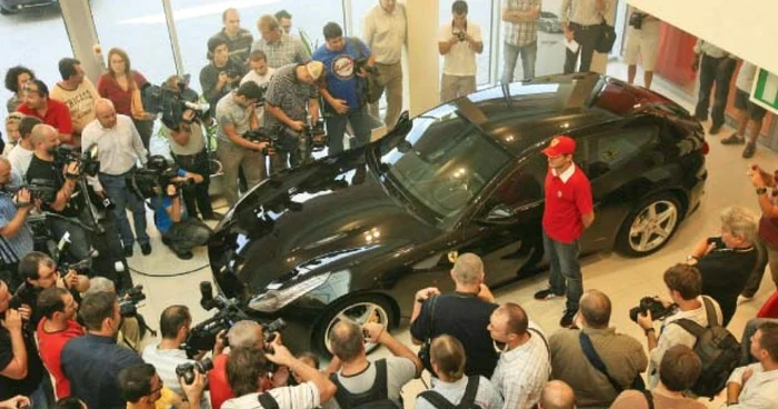 Noul Ferrari Four costă 220.000 de euro 