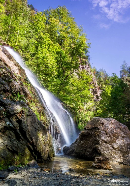 Cascada Lotrișor din Parcul Național Cozia în Vâlcea foto Cătălin Vezetiu