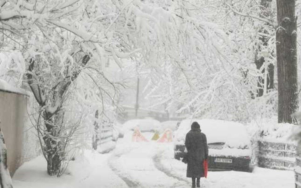 Val de aer polar peste România. Ninsorile vor începe de sâmbătă seara