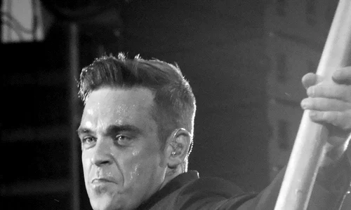 Cum ne am umplut de sponsorizări la Robbie Williams jpeg