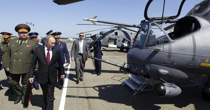 FOTO : REUTERS | Putin, într-o vizită la o bază militară din sudul Rusiei