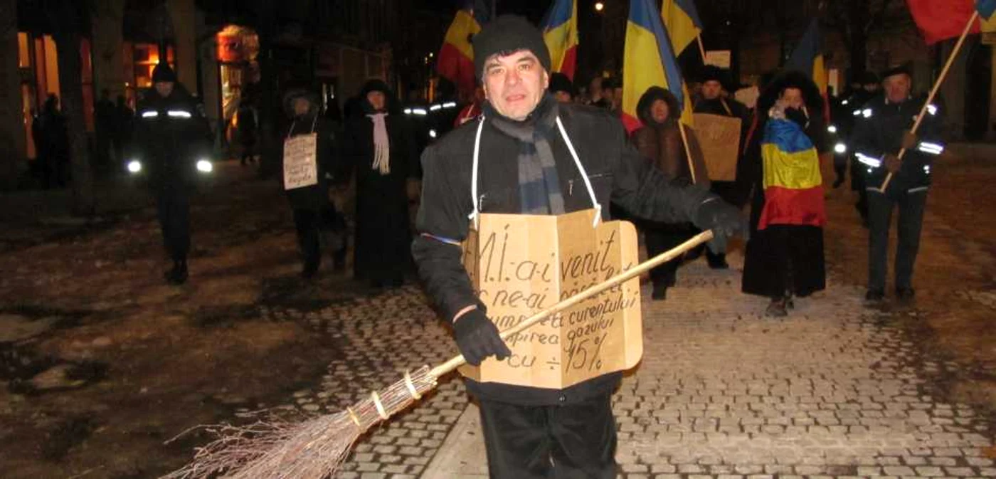 Florin Cătălinoiu i-a ”măturat” pe guvernanți