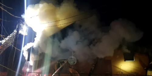 incendiu curtişoara