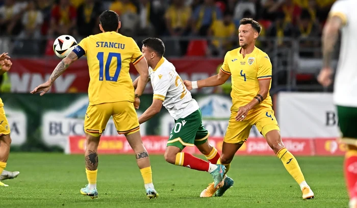 Adrian Rus (dreapta) a evoluat un sfert de ceas în meciul cu Ucraina (FOTO: Sportpictures)