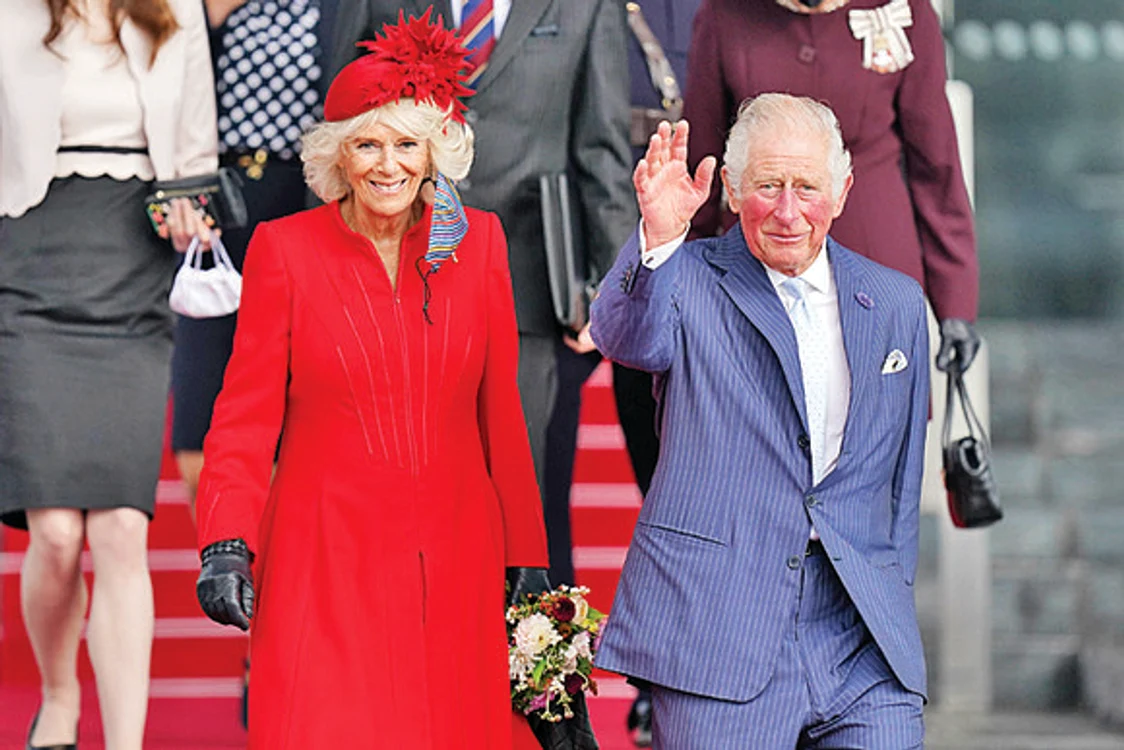 Prinţul Charles (72 de ani) şi soţia lui, Camilla (74 de ani), vor urma pe tronul Angliei