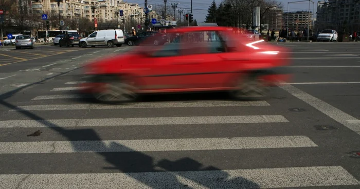 Şoferul a intrat în plin pe zebră