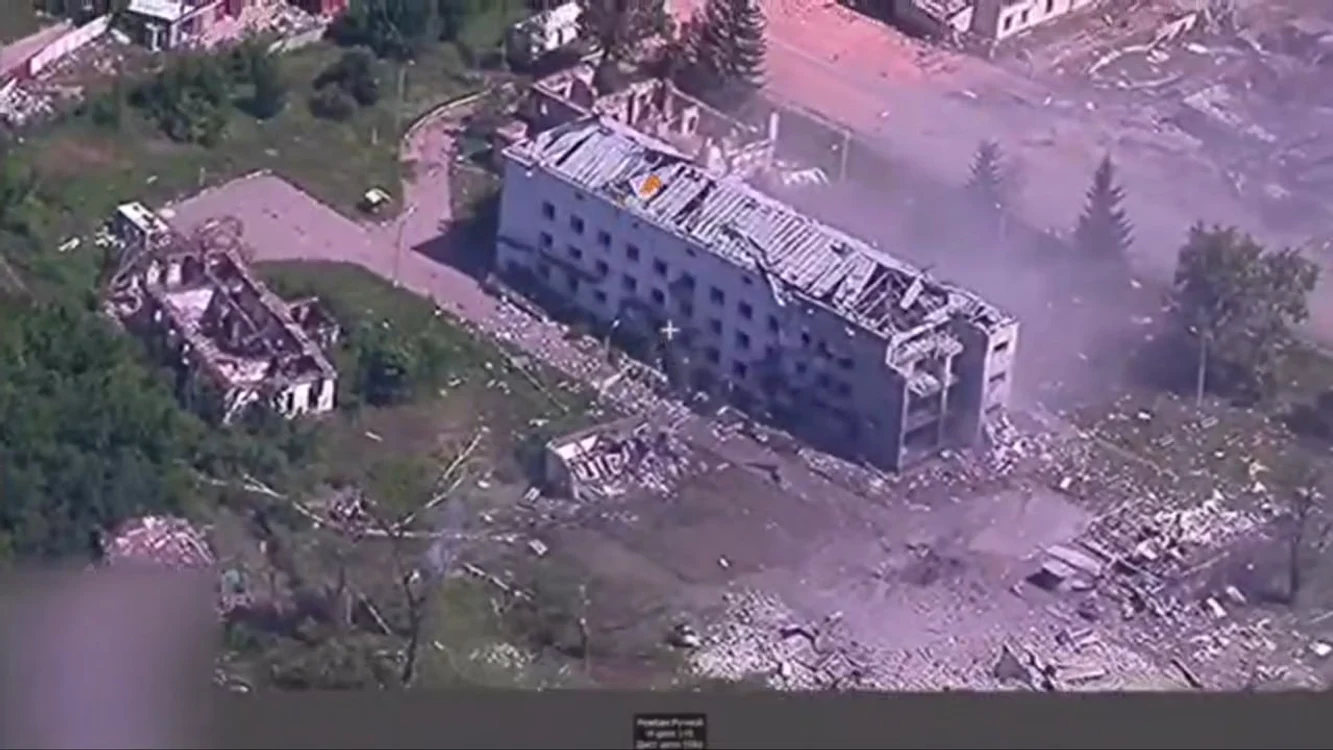 Clădire distrusă de bomba folosita de armata rusa - Foto X (exTwitter)
