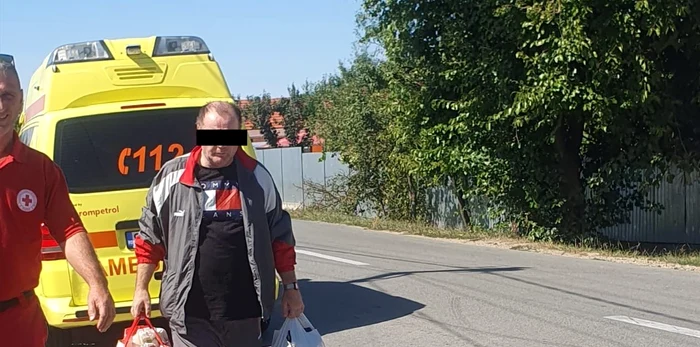 Bărbatul a fost lăsat în fața porții lui Viorel Pașca FOTO Facebook.com