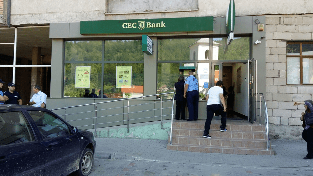 Dosarul banilor furați de la CEC și donați la săraci și biserici. Cum vrea banca să recupereze peste 4 milioane de lei