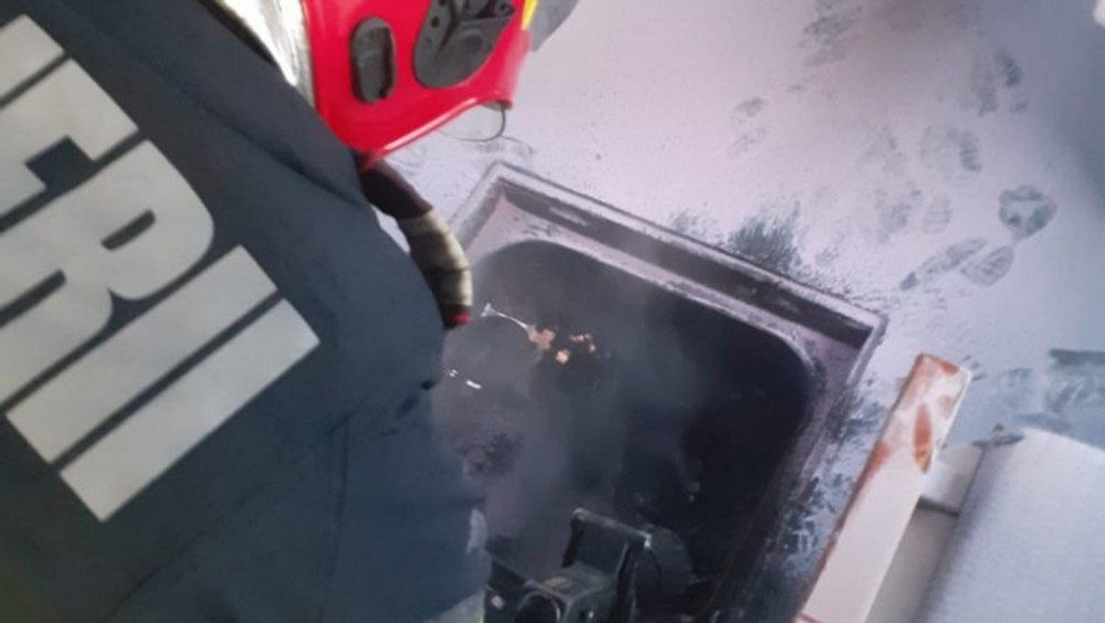Incendiu într-un tren de călători, la Cluj. Peste o sută de persoane s-au autoevacuat, de la ce a pornit focul