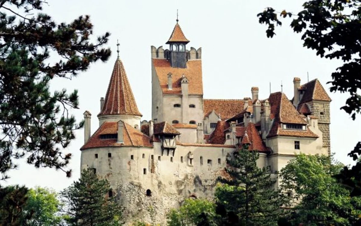 Castelul Bran este cel mai vizitat obiectiv turistic din România.