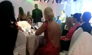 Elena Udrea, la nunta Robertei Anastase  (Foto: ph online ro) jpeg