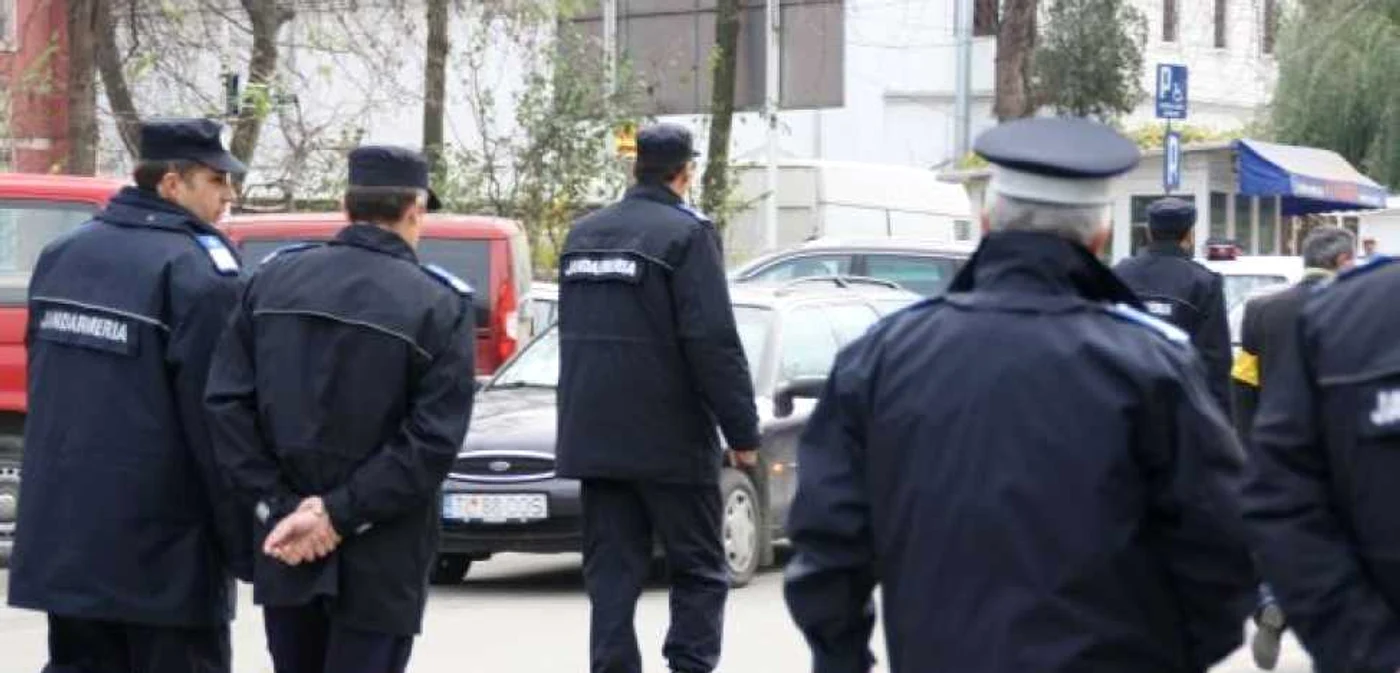 Un bărbat a fost prins în flagrant de anchetatori  în timp ce lua mită     FOTO Adevărul