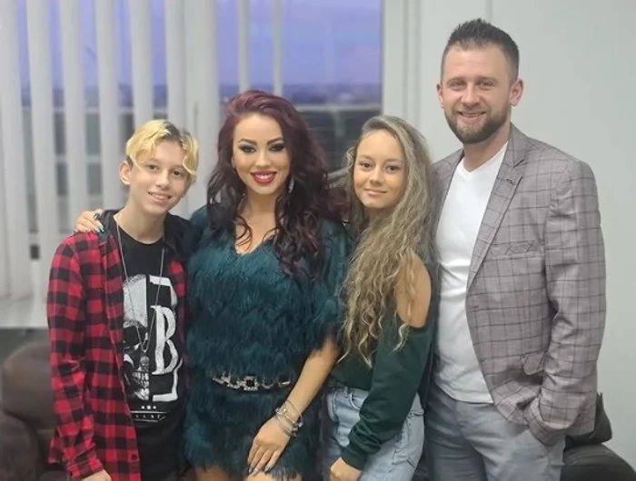 Larisa are doi copii din mariajul cu Marian Drăgulescu: pe Richard, de 16 ani și pe Beatr