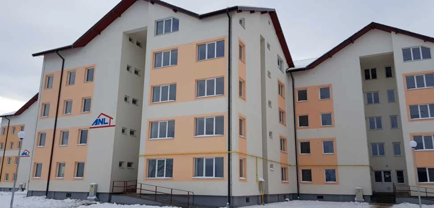 Noile blocuri ANL de la periferia oraşului Suceava FOTO Oana Şlemco