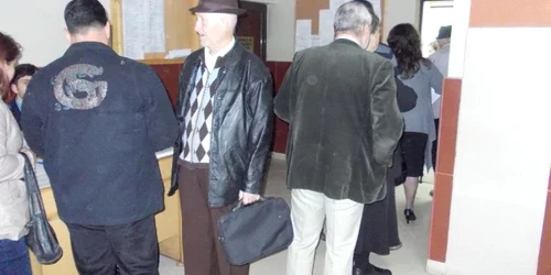 Pensionarii au stat la coadă la Tribunal