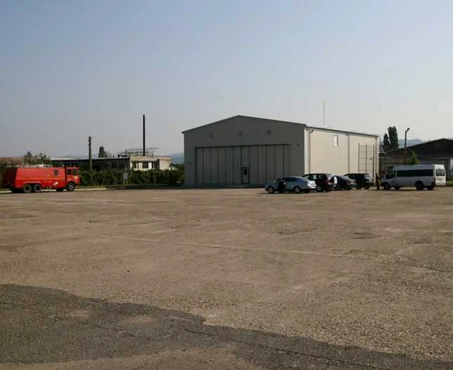 Heliportul are hangar, dar nu are pistă de aterizare FOTO Arhivă