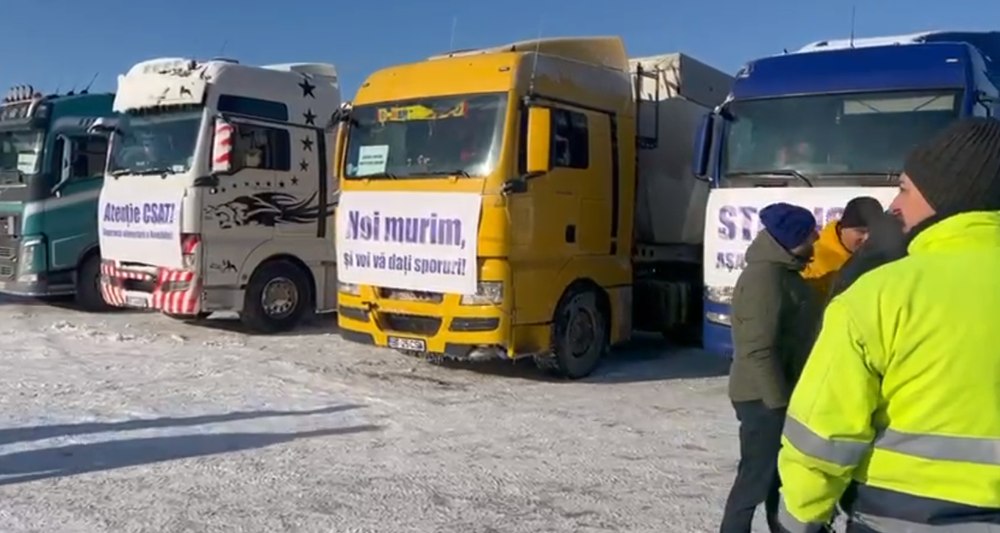 Fermieri din mai multe organizaţii agricole, la protestul spontan din Capitală. Traficul, blocat la intrarea în DN Centura Bucureşti 