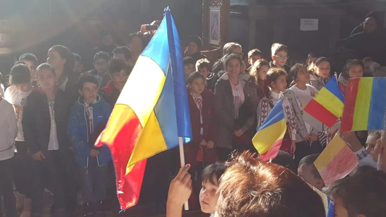 Copiii dela Colegiul Economic au sărbătorit Marea Unire la biaserică FOTO Prof. Adriana Negrilă