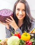 femeie cu legume proaspete 1664229865 jpg