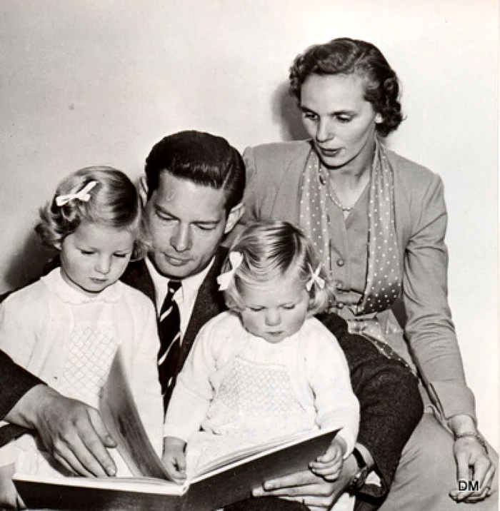 Regele Mihai, Regina Ana si Principesele Margareta si Elena, 1952 (DM)