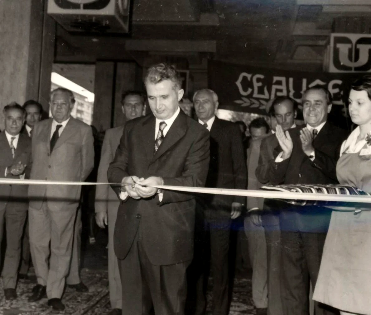 Nicolae Ceaușescu inaugurează marele magazin „Unirea” din Capitală, la 2 septembrie 1976 (© „Fototeca online a comunismului românesc”, cota: 181/1976)