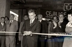 Nicolae Ceaușescu inaugurează marele magazin „Unirea” din Capitală, la 2 septembrie 1976 (© „Fototeca online a comunismului românesc”, cota: 181/1976)