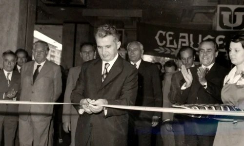 Nicolae Ceaușescu inaugurează marele magazin „Unirea” din Capitală, la 2 septembrie 1976 (© „Fototeca online a comunismului românesc”, cota: 181/1976)