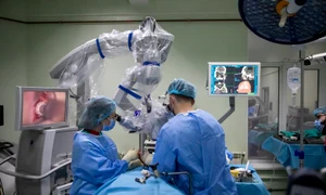 operatie creier prin pleoapa neurochirurg ciobotaru   foto daniel iancu4 jpg