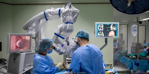 operatie creier prin pleoapa neurochirurg ciobotaru   foto daniel iancu4 jpg