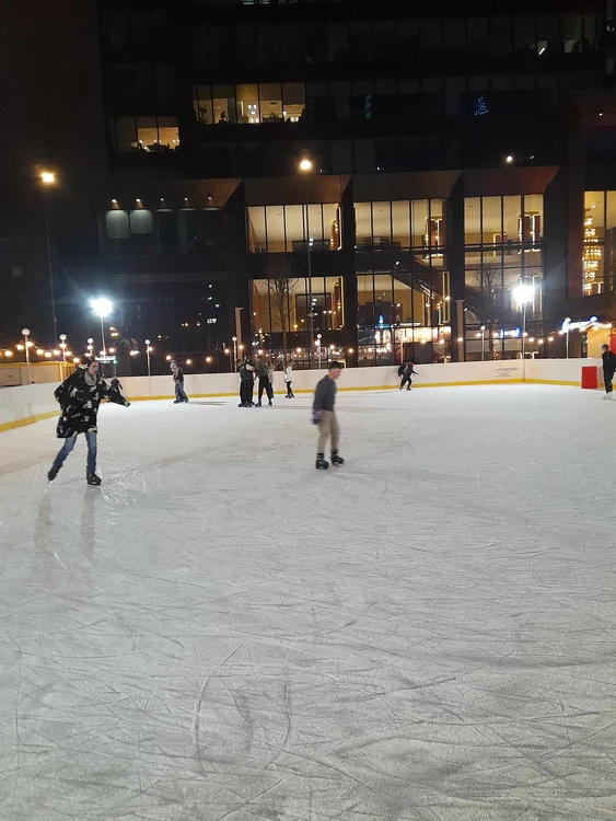 Patinoarul de la Iulius Town FOTO Ștefan Both