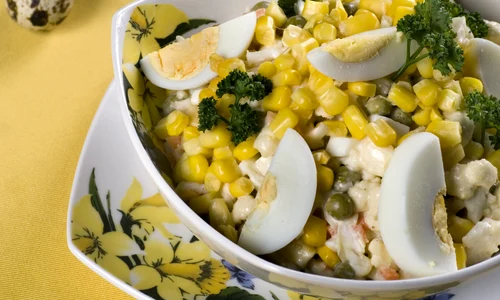 salata cu porumb si oua de prepelita fotolia 12456670 subscription l jpeg