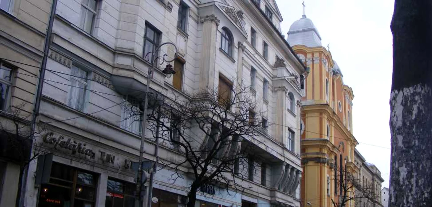 Clădirea cu cinematograful şi cafeneaua cunoscute de mai multe generaţii a fost retrocedată Foto: Mihai Bacalu