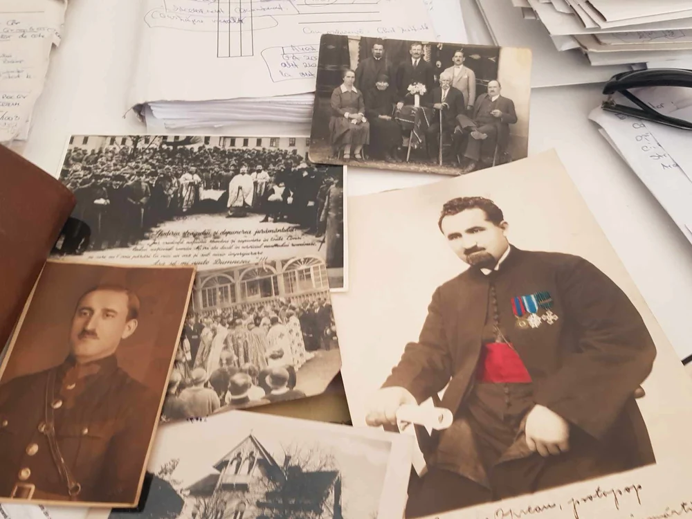Familia păstrează fiecare fotografie FOTO Claudia Untaru 