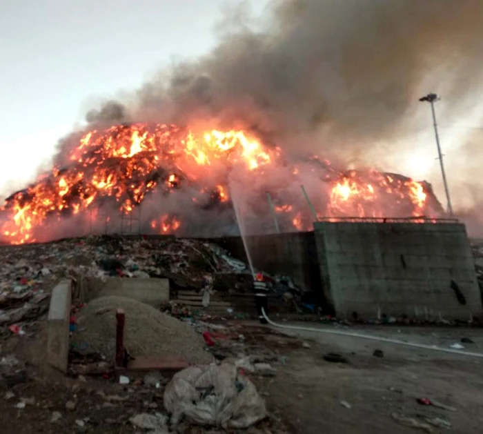 Pompierii au acţionat 19 ore la Pata Rât. FOTO: ISU Cluj