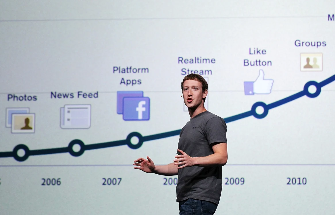 Reţeaua lui Mark Zuckerberg este accesată de majoritatea internauţilor