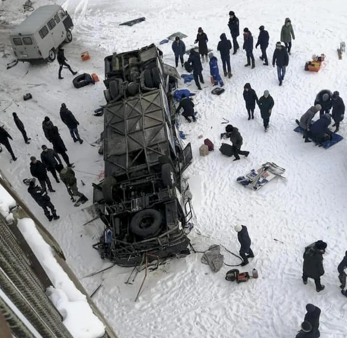 19 persoane au murit si peste 20 au fost ranite in urma unui accident rutier din Siberia FOTO dtp38rus