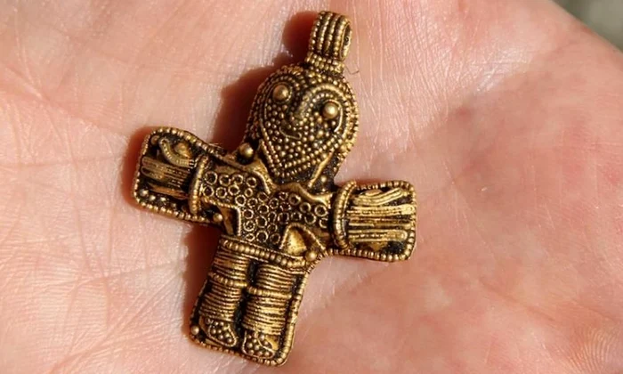 A fost descoperit cel mai vechi crucifix din Danemarca jpeg