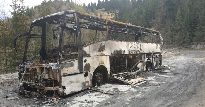 autobuz incendiu apuseni