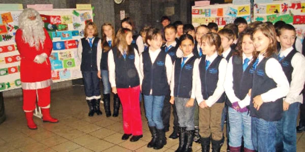 28 de copii au colindat în holul Primăriei Baia Mare, încălcând dispoziţiile primite 