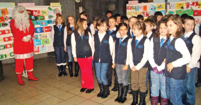 28 de copii au colindat în holul Primăriei Baia Mare, încălcând dispoziţiile primite