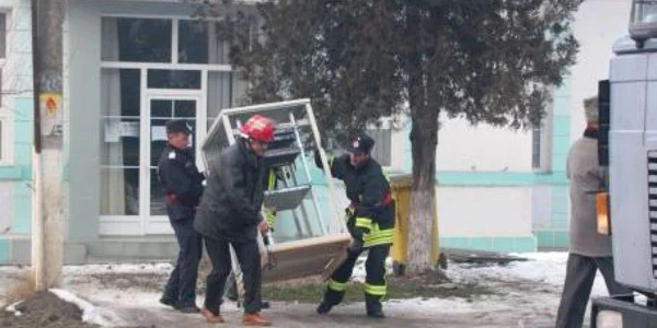Sediul instituţiei din Ocna Mureş a fost evacuat după alunecările de teren