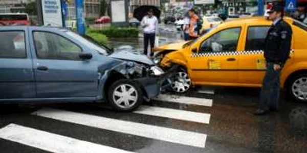 Craiova: Exclusiv / A trecut pe roşu şi a făcut dezastru