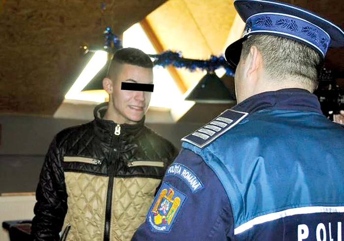 
    Elevii au preferat jocurile  de noroc în schimbul lecţiilor (FOTOGRAFII: www.mhalert.to)  